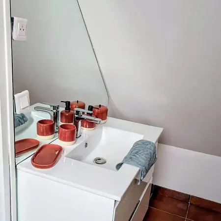 Holiday home Maison Charmante A Avec Jardin Cloture